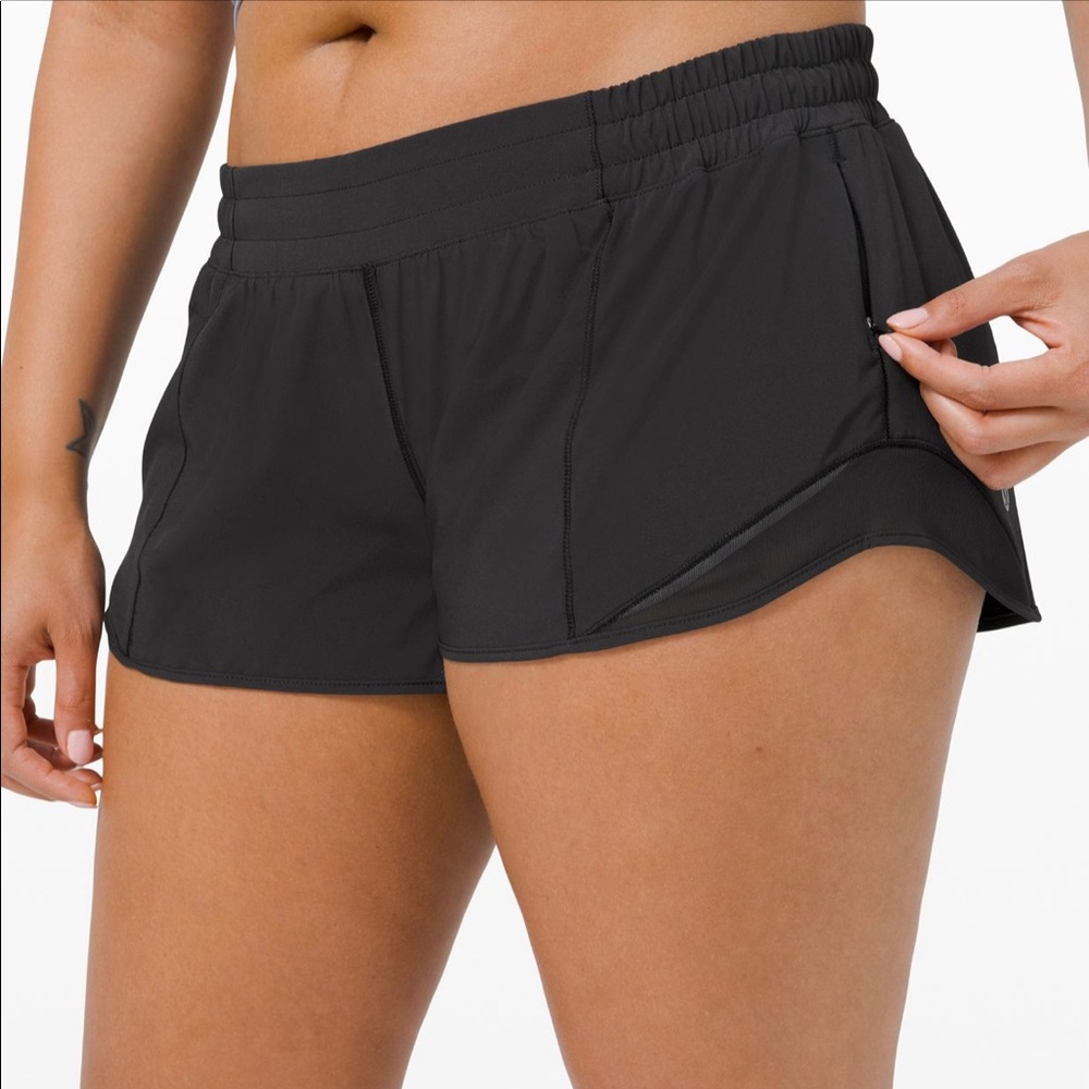 Lululemon Hotty Hot Shorts 2.5 size 2 in black